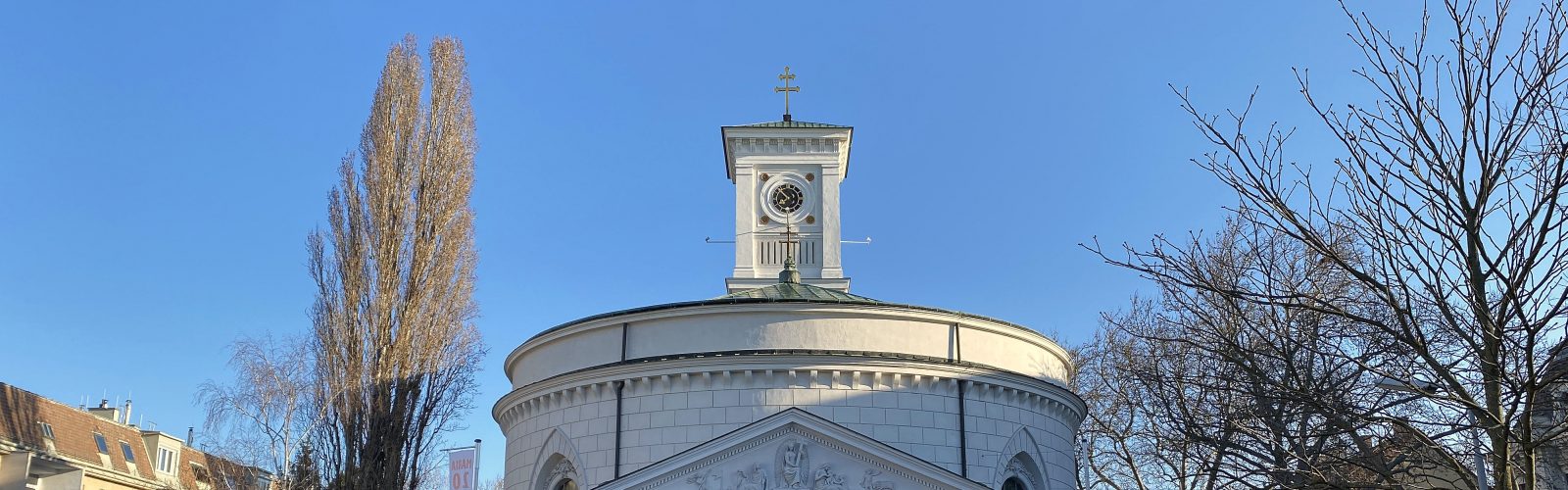 Außenansicht St.Nikolaus, sonnig. © Oliver Meidl