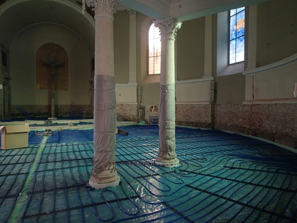 Renovierung der Kirche, Fußbodenheizung ist verlegt, © Wolfgang Chalupsky
