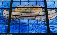 Fenster: Noahs Arche, gemalt von Anton Lehmden. Foto © Felix Mayer