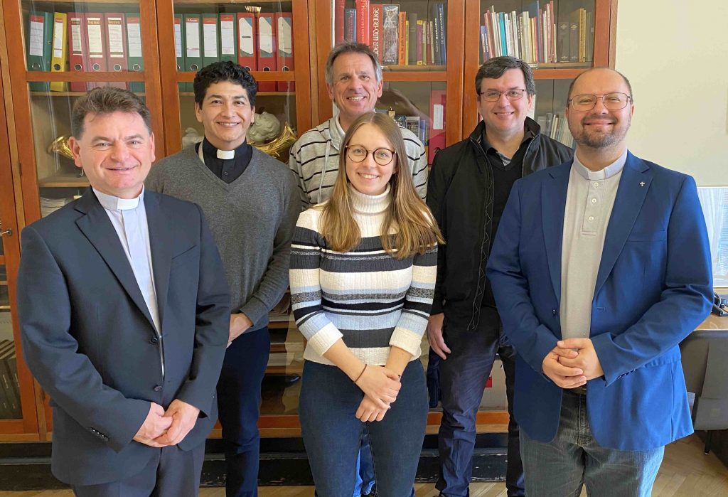 Priesterteam, Pastoralassistent und Kanzleikraft im November 2021. © Oliver Meidl