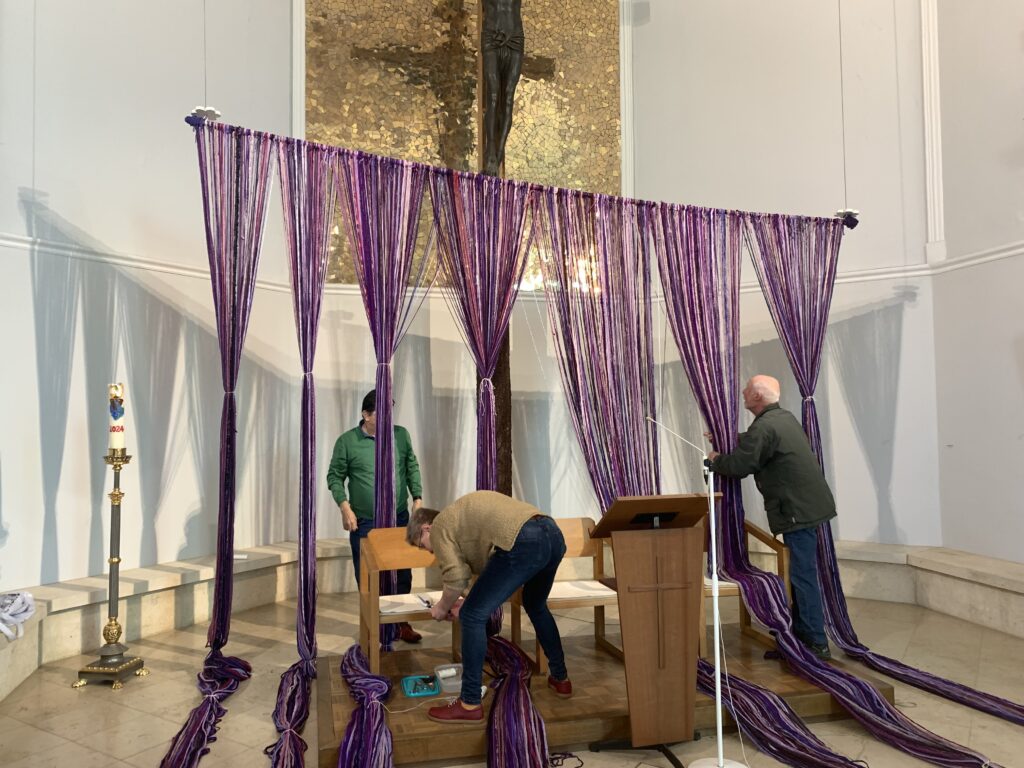 Fastenvorhang abnehmen (c) Nina Chalupsky