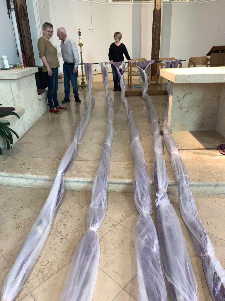 Fastentuch abnehmen und verpacken (c) Nina Chalupsky