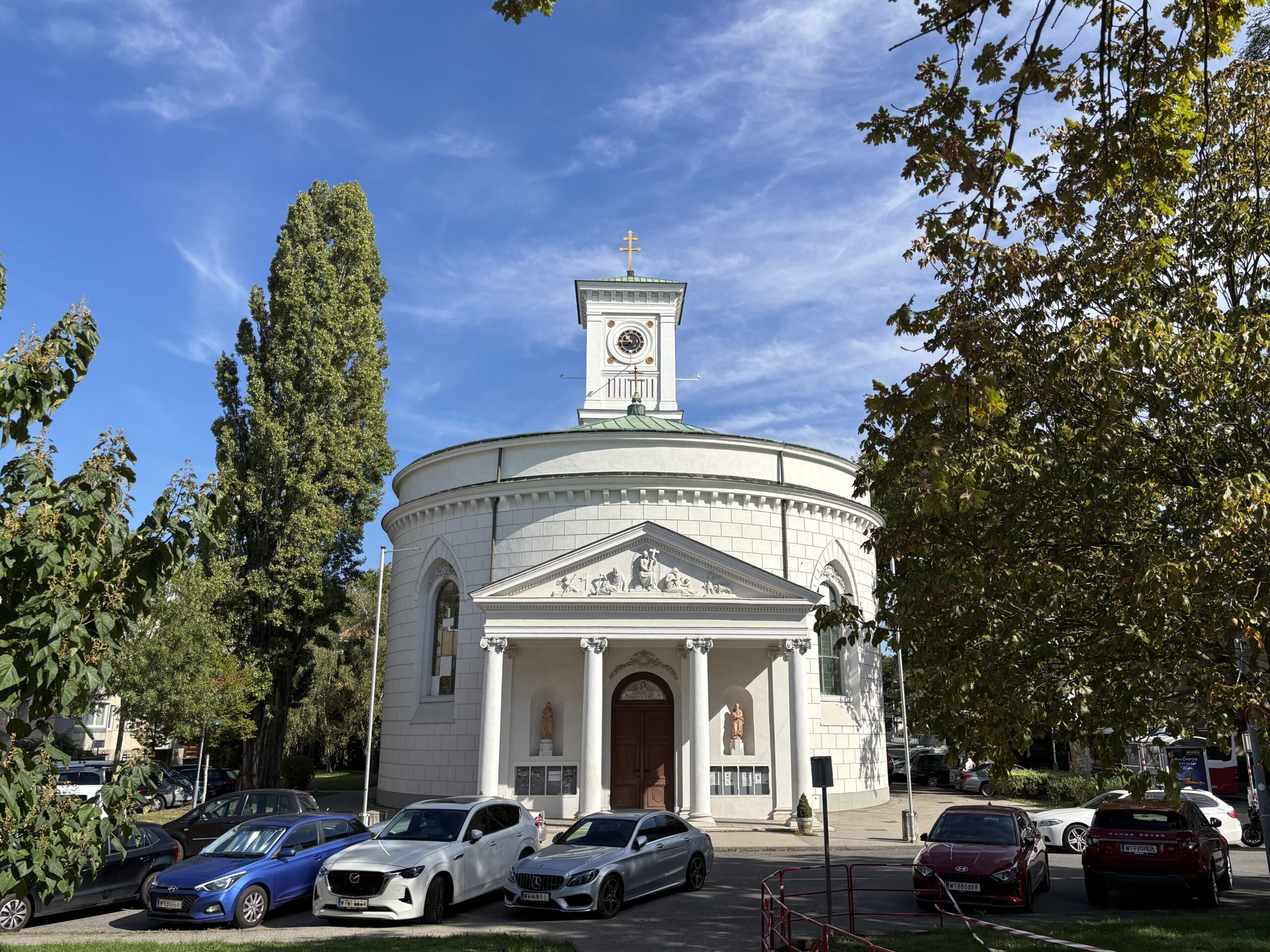 Pfarrkirche St. Nikolaus Inzersdorf im Sept. 2026 (c) O.Meidl