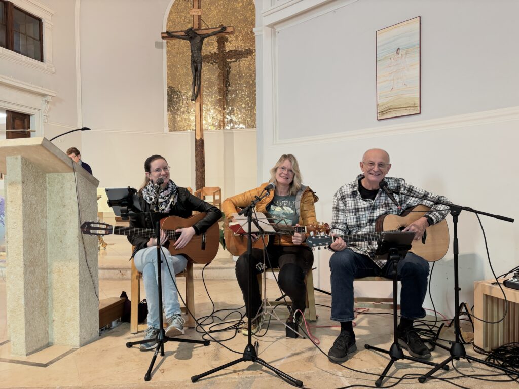 Fam. Petraschek bei der Wortgottesfeier am Weltmissionssonntag 18.10.26 (c) Meidl